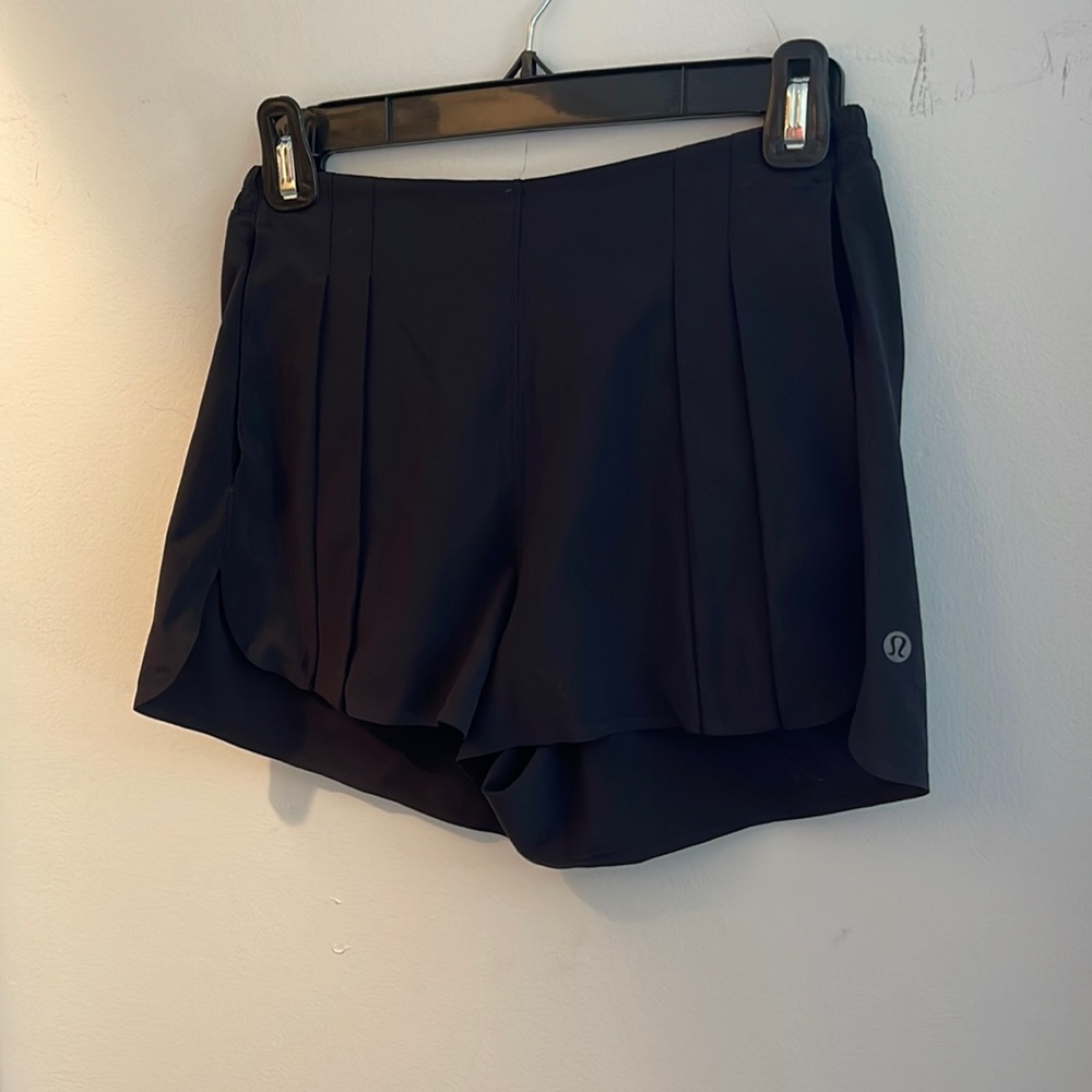 Lululemon pleated shorts